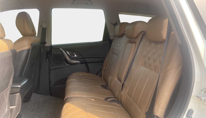 2019 Mahindra XUV500 W7, Diesel, Manual, 48,277 km, Right Side Rear Door Cabin