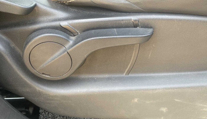 2019 Mahindra XUV500 W7, Diesel, Manual, 48,277 km, Driver Side Adjustment Panel