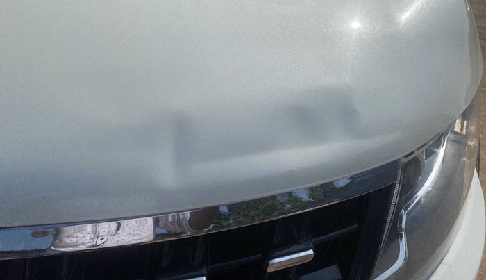 2019 Mahindra XUV500 W7, Diesel, Manual, 48,277 km, Bonnet (hood) - Minor scratches
