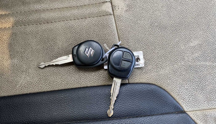 2015 Maruti Swift Dzire VXI, Petrol, Manual, 27,606 km, Key Close Up