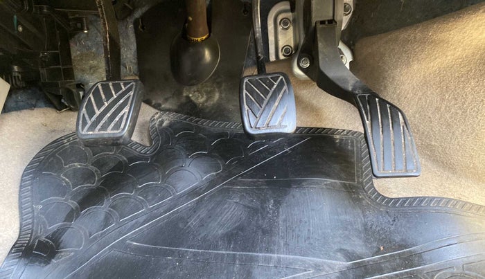 2015 Maruti Swift Dzire VXI, Petrol, Manual, 27,606 km, Pedals