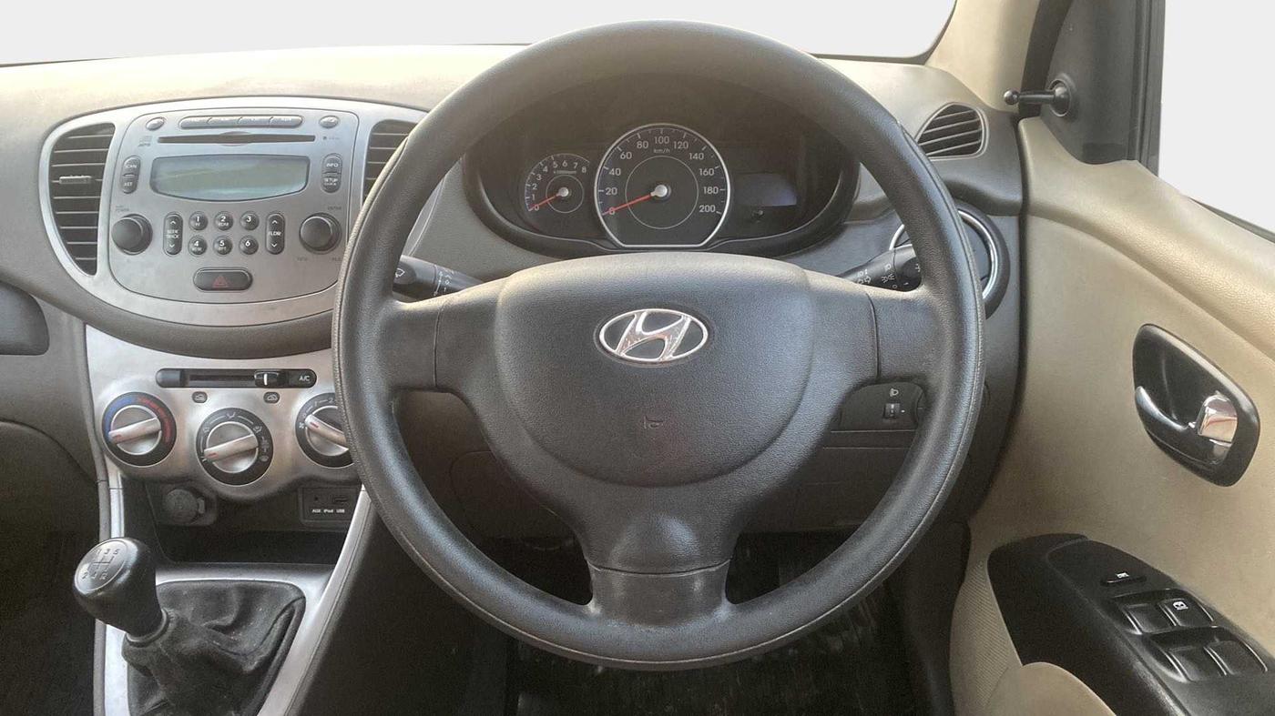 2014 Hyundai i10 SPORTZ 1.1, Petrol, Manual, 43,312 km, Steering Wheel Close Up