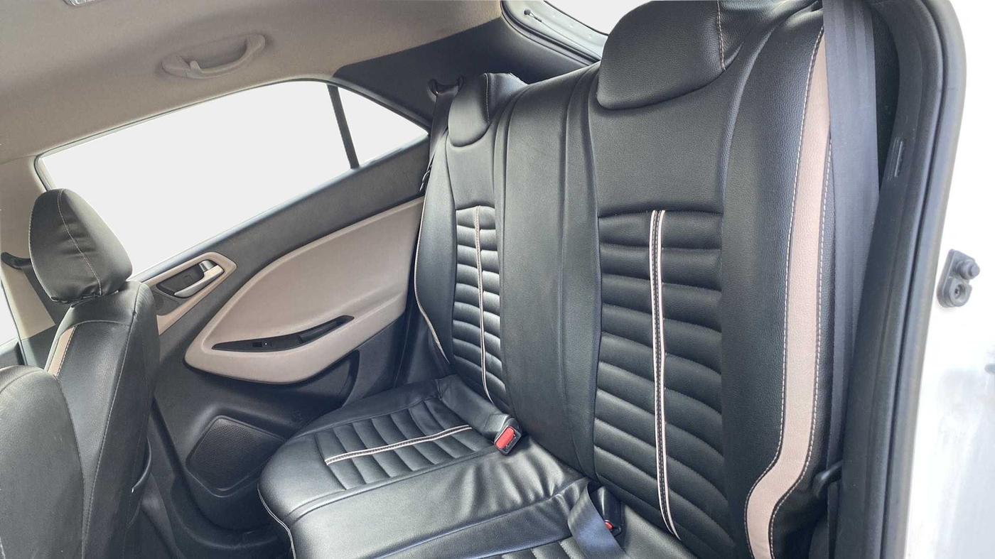2019 Hyundai Elite i20 SPORTZ PLUS 1.2, Petrol, Manual, 47,265 km, Right Side Rear Door Cabin