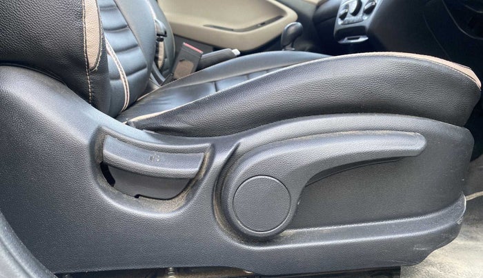 2019 Hyundai Elite i20 SPORTZ PLUS 1.2, Petrol, Manual, 47,265 km, Driver Side Adjustment Panel