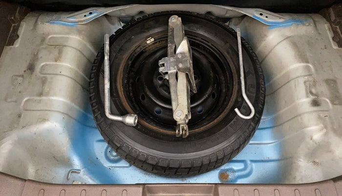2014 Maruti Alto 800 LXI, Petrol, Manual, 43,186 km, Dicky (Boot door) - Tool missing
