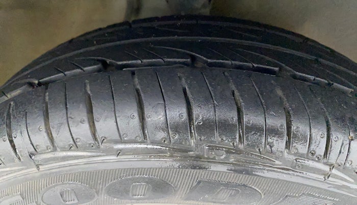 2014 Maruti Alto 800 LXI, Petrol, Manual, 43,186 km, Right Front Tyre Tread