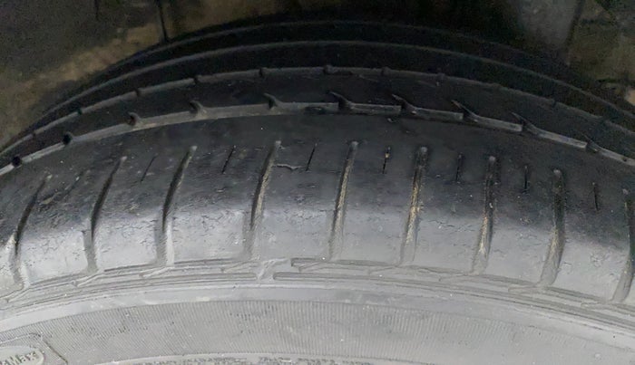 2016 Hyundai Elite i20 ASTA 1.2 (O), Petrol, Manual, 49,629 km, Left Rear Tyre Tread