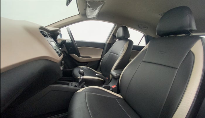 2016 Hyundai Elite i20 ASTA 1.2 (O), Petrol, Manual, 49,629 km, Right Side Front Door Cabin