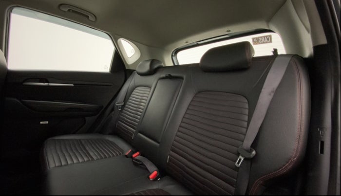 2020 KIA SONET GTX PLUS 1.0 IMT, Petrol, Manual, 29,402 km, Right Side Rear Door Cabin