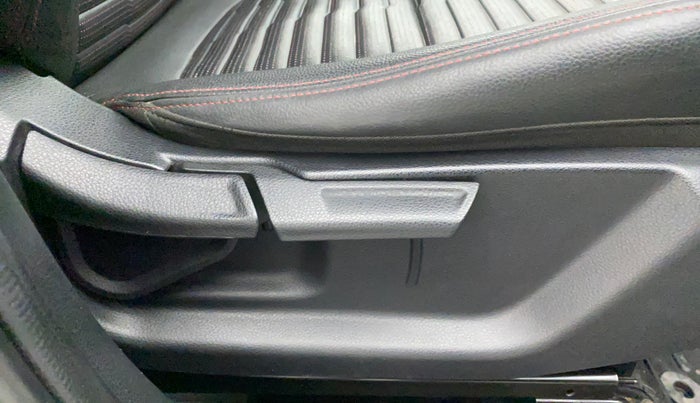 2020 KIA SONET GTX PLUS 1.0 IMT, Petrol, Manual, 29,402 km, Driver Side Adjustment Panel