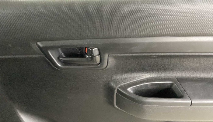 2020 Maruti S PRESSO VXI PLUS AMT, Petrol, Automatic, 21,900 km, Driver Side Door Panels Control
