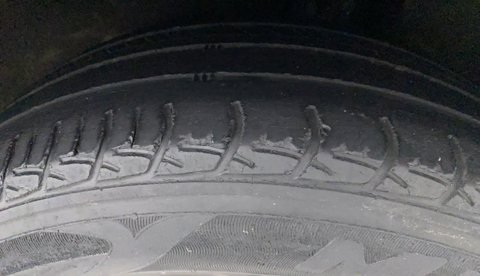 2016 Maruti Baleno DELTA PETROL 1.2, Petrol, Manual, 70,797 km, Left Rear Tyre Tread