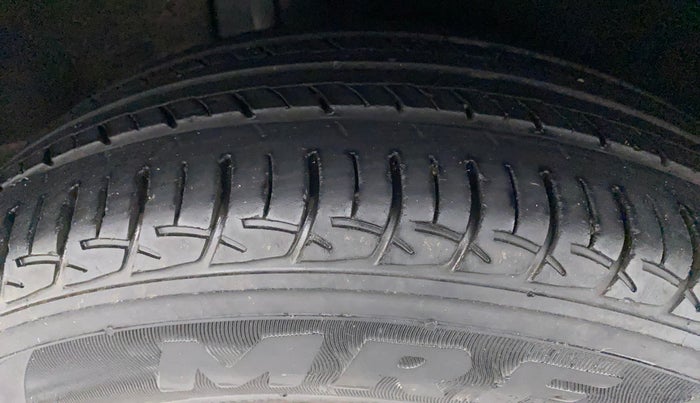 2016 Maruti Baleno DELTA PETROL 1.2, Petrol, Manual, 70,797 km, Right Rear Tyre Tread