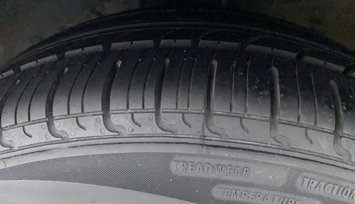 2016 Maruti Baleno DELTA PETROL 1.2, Petrol, Manual, 70,797 km, Left Front Tyre Tread