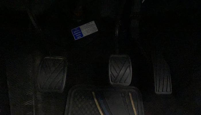 2016 Maruti Baleno DELTA PETROL 1.2, Petrol, Manual, 70,797 km, Pedals