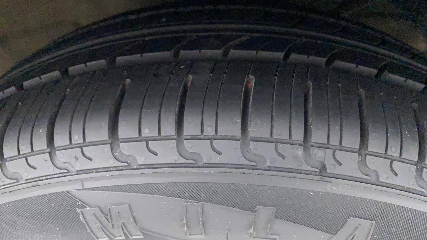 2016 Maruti Baleno DELTA PETROL 1.2, Petrol, Manual, 70,797 km, Right Front Tyre Tread