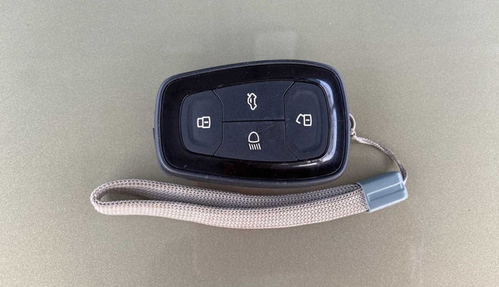 2022 Tata PUNCH CREATIVE iRA 1.2 AMT KAZIRANGA EDITION , Petrol, Automatic, 15,819 km, Key Close Up