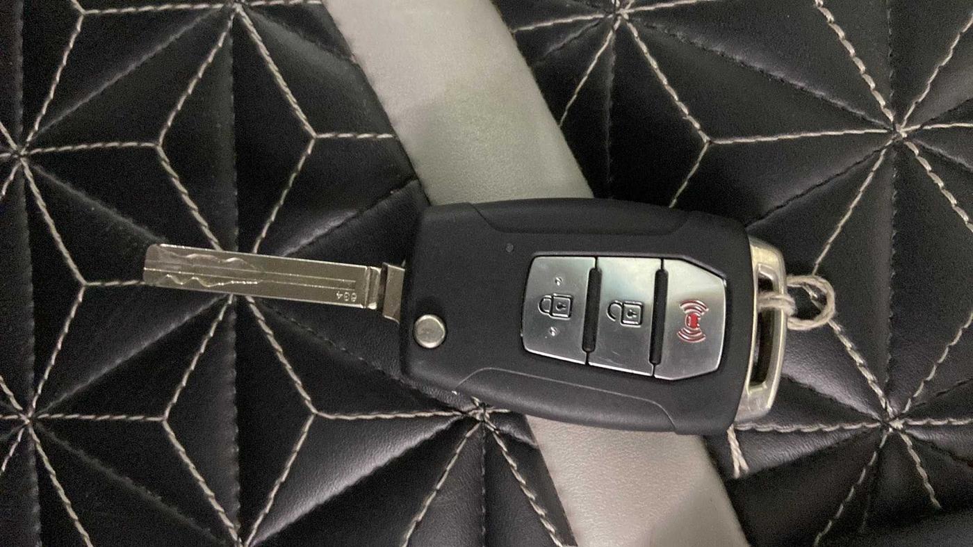 2020 Mahindra XUV300 W8 1.5 DIESEL AMT, Diesel, Automatic, 54,812 km, Key Close Up