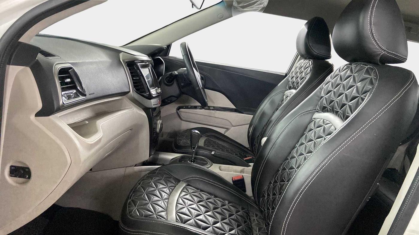 2020 Mahindra XUV300 W8 1.5 DIESEL AMT, Diesel, Automatic, 54,812 km, Right Side Front Door Cabin