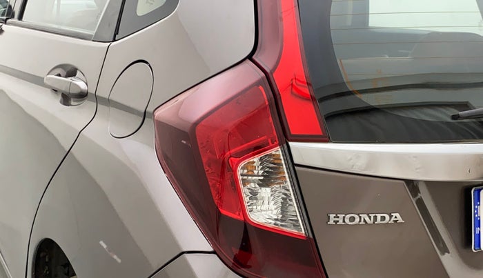 2015 Honda Jazz 1.2L I-VTEC V, Petrol, Manual, 1,08,785 km, Left tail light - Minor damage