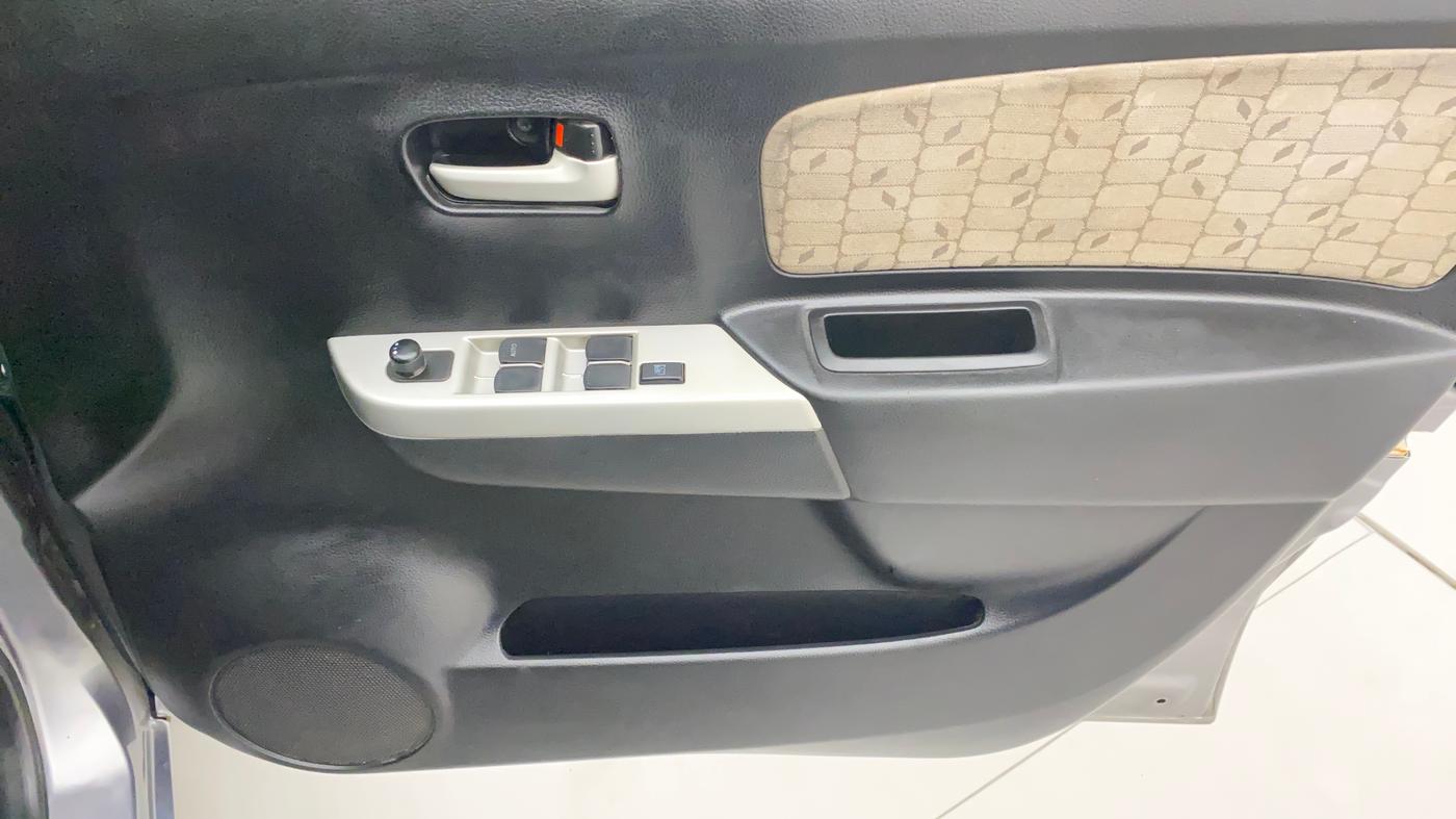 2013 Maruti Wagon R 1.0 VXI, Petrol, Manual, 1,12,582 km, Driver Side Door Panels Control