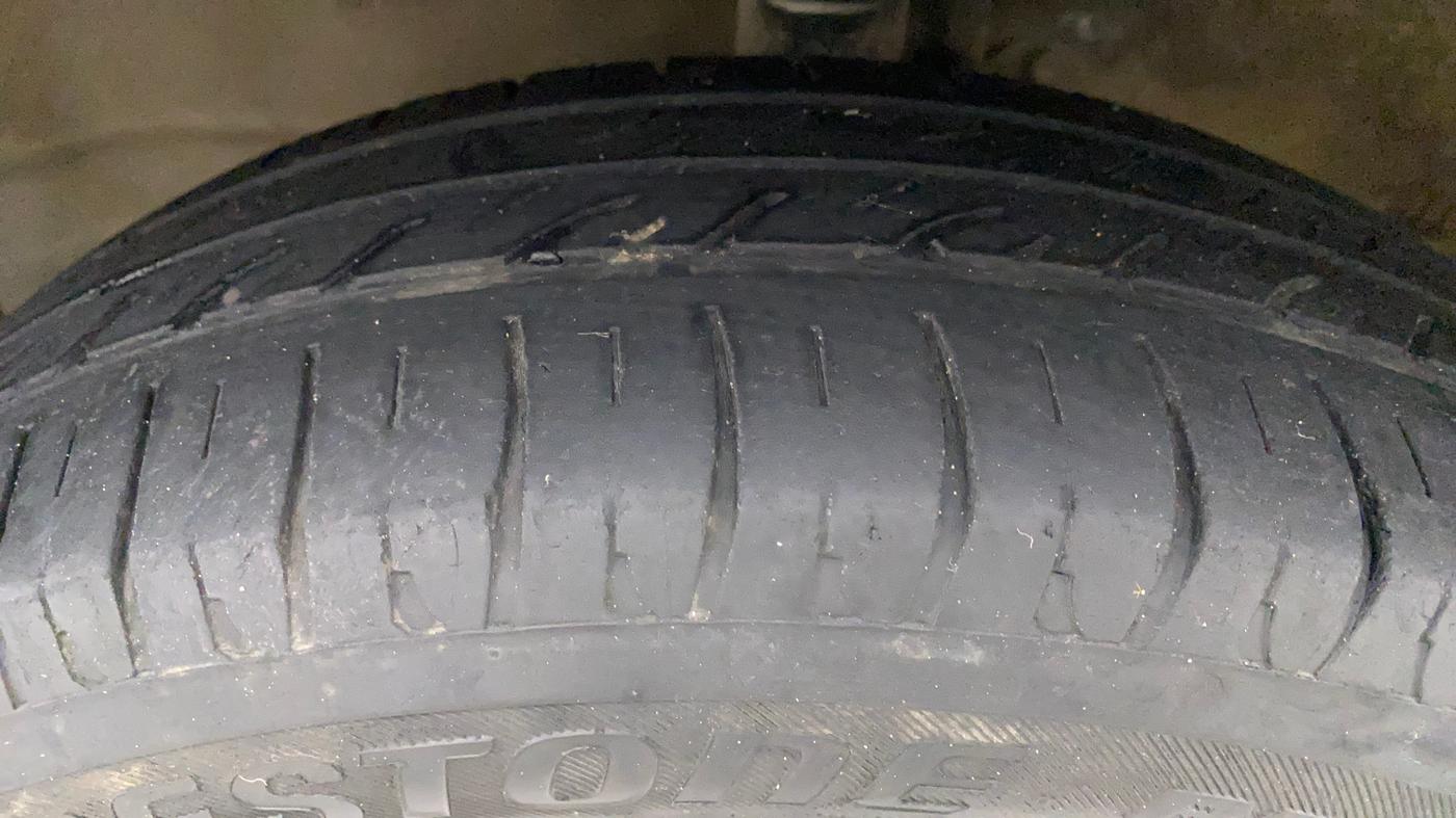 2013 Maruti Wagon R 1.0 VXI, Petrol, Manual, 1,12,582 km, Left Front Tyre Tread