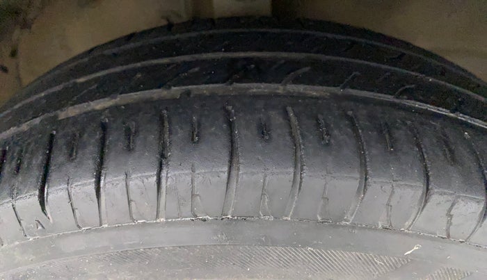 2013 Maruti Wagon R 1.0 VXI, Petrol, Manual, 1,12,582 km, Right Front Tyre Tread