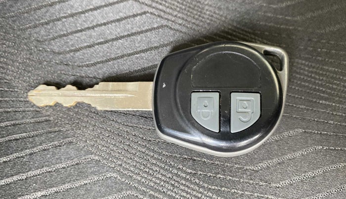 2014 Maruti Swift VXI, Petrol, Manual, 92,314 km, Key Close Up