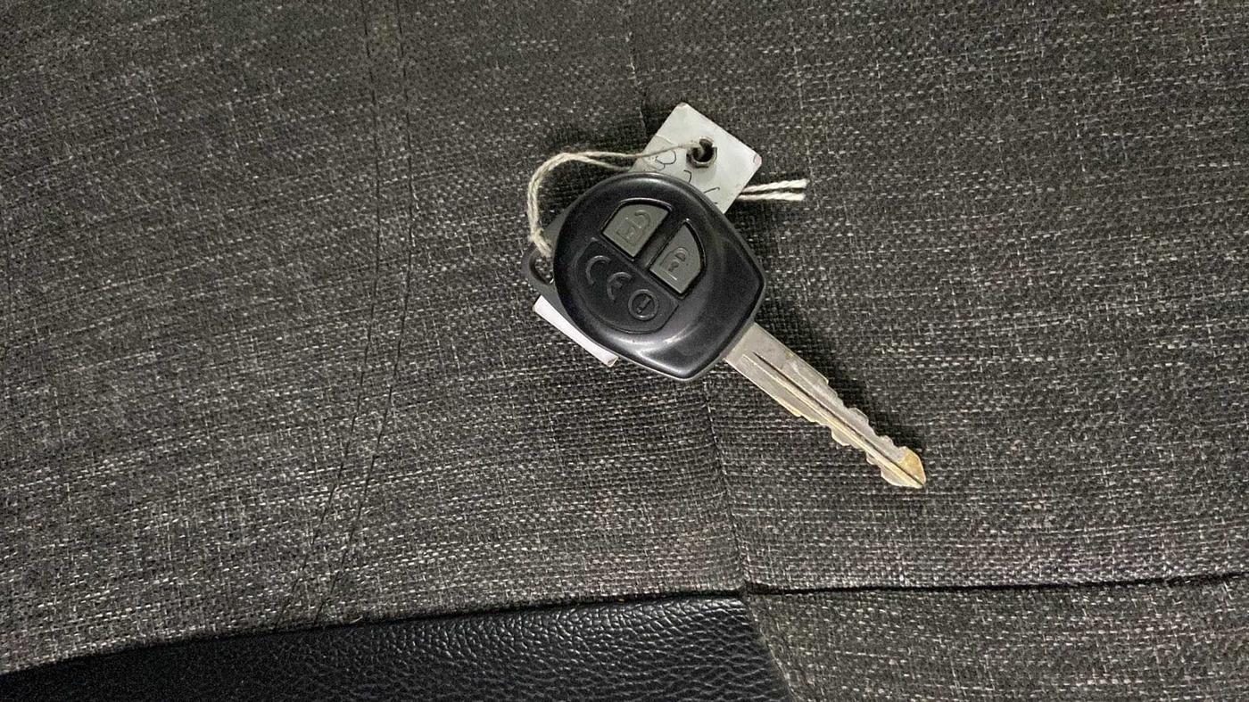 2016 Maruti Baleno DELTA CVT PETROL 1.2, Petrol, Automatic, 64,002 km, Key Close Up
