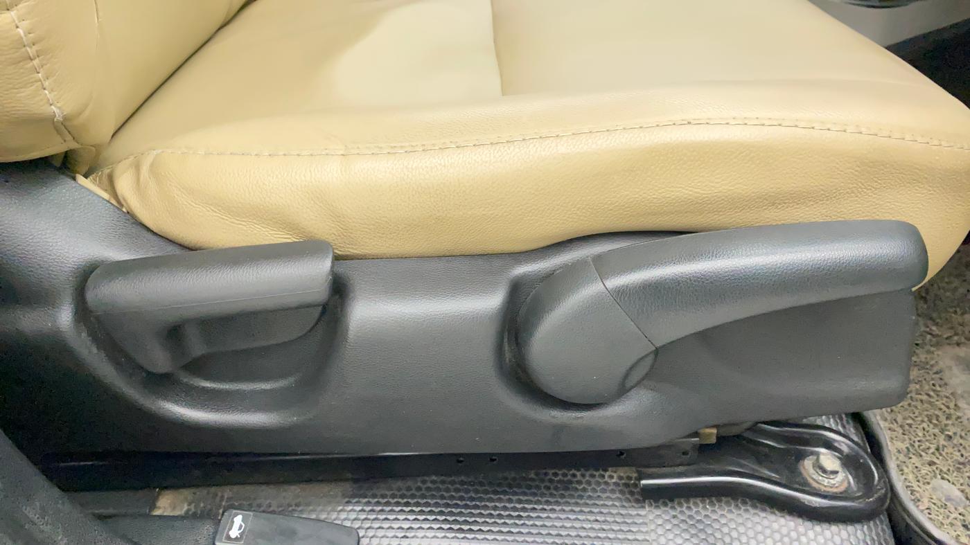 2017 Honda City 1.5L I-VTEC V MT, Petrol, Manual, 1,15,769 km, Driver Side Adjustment Panel