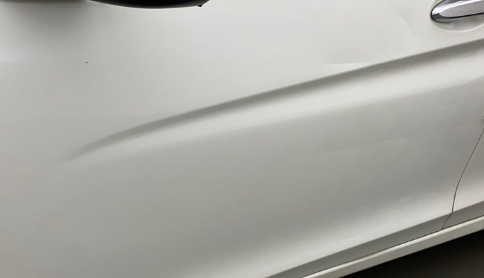 2017 Honda City 1.5L I-VTEC V MT, Petrol, Manual, 1,15,769 km, Front passenger door - Slightly dented