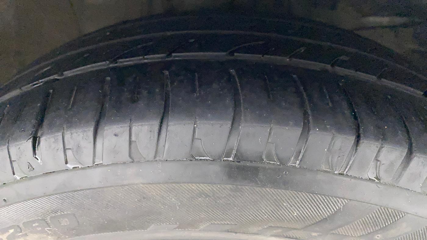2017 Honda City 1.5L I-VTEC V MT, Petrol, Manual, 1,15,769 km, Right Front Tyre Tread