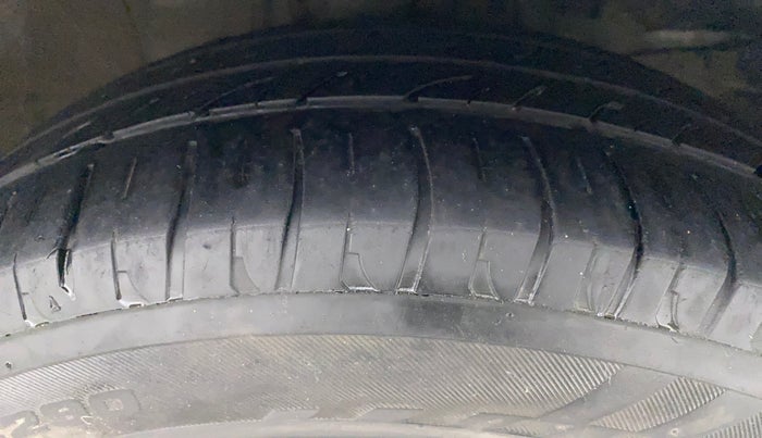 2017 Honda City 1.5L I-VTEC V MT, Petrol, Manual, 1,15,769 km, Right Front Tyre Tread