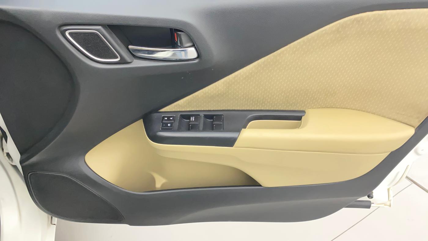 2017 Honda City 1.5L I-VTEC V MT, Petrol, Manual, 1,15,769 km, Driver Side Door Panels Control