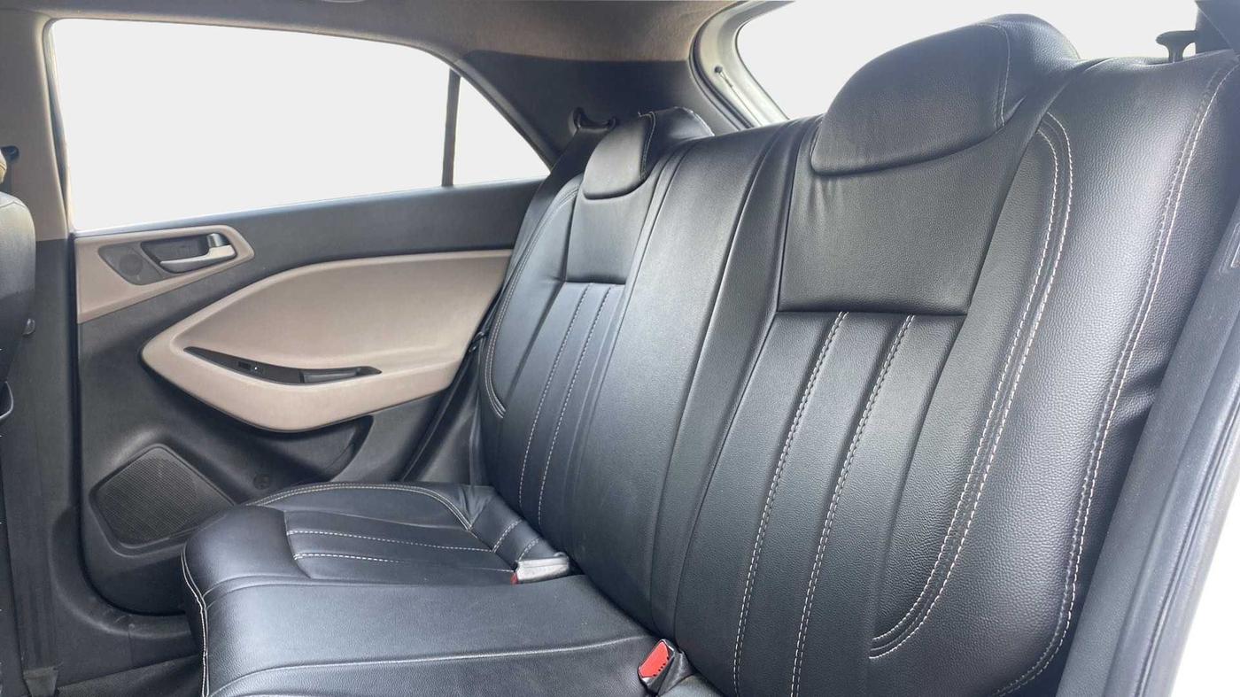 2015 Hyundai Elite i20 SPORTZ 1.2, Petrol, Manual, 86,878 km, Right Side Rear Door Cabin