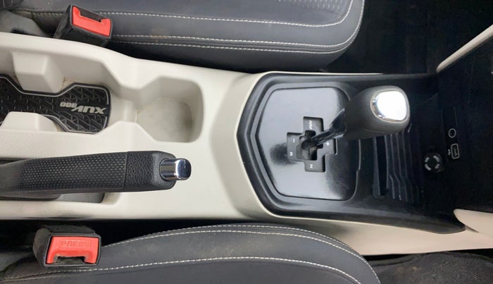 2023 Mahindra XUV300 W6 1.2 PETROL AMT, Petrol, Automatic, 27,860 km, Gear Lever