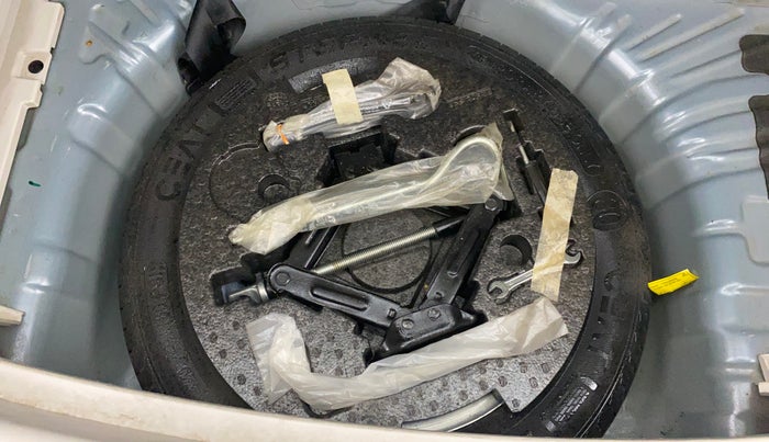 2023 Mahindra XUV300 W6 1.2 PETROL AMT, Petrol, Automatic, 27,860 km, Spare Tyre