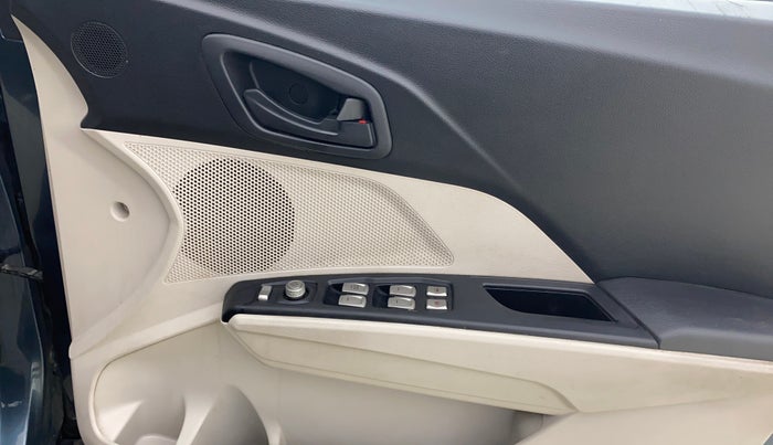 2023 Mahindra XUV300 W6 1.2 PETROL AMT, Petrol, Automatic, 27,860 km, Driver Side Door Panels Control