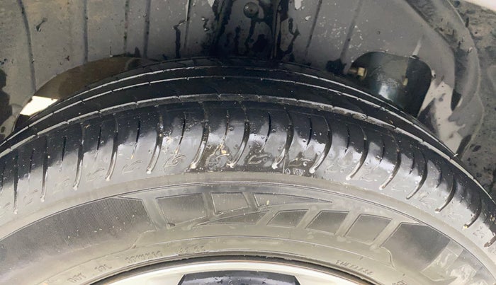 2023 Mahindra XUV300 W6 1.2 PETROL AMT, Petrol, Automatic, 27,860 km, Right Rear Tyre Tread