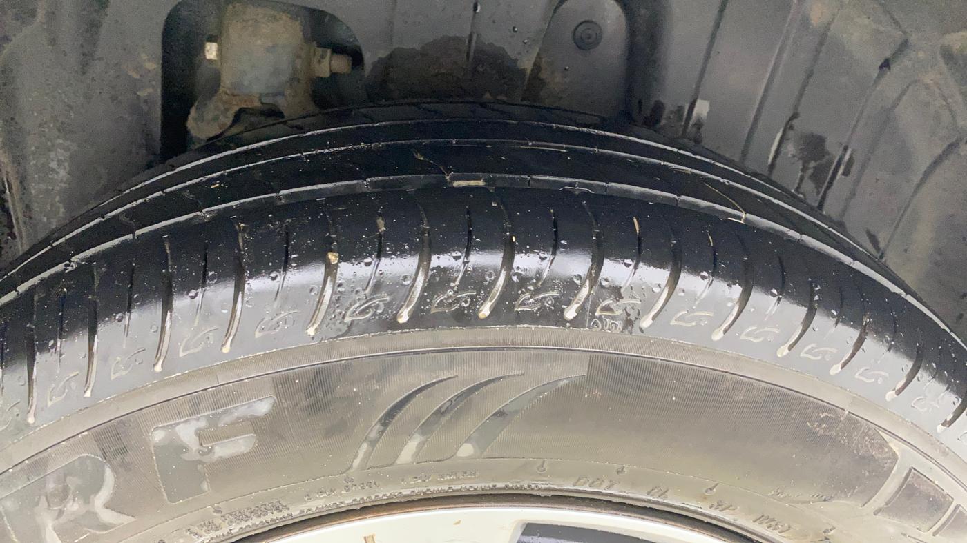2023 Mahindra XUV300 W6 1.2 PETROL AMT, Petrol, Automatic, 27,860 km, Left Rear Tyre Tread