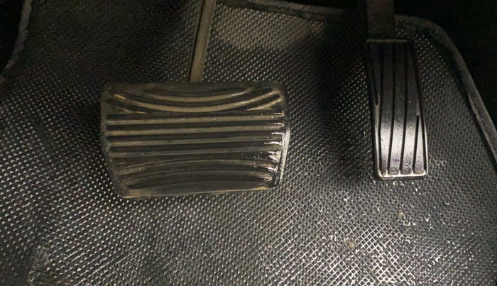 2023 Mahindra XUV300 W6 1.2 PETROL AMT, Petrol, Automatic, 27,860 km, Pedals