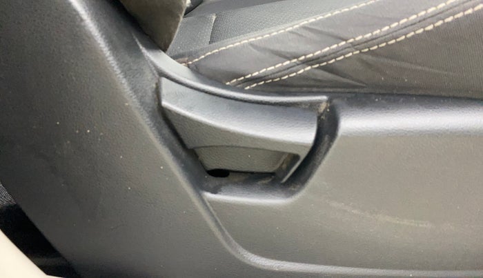 2023 Mahindra XUV300 W6 1.2 PETROL AMT, Petrol, Automatic, 27,860 km, Driver Side Adjustment Panel