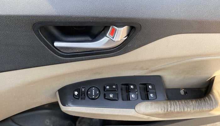 2018 Hyundai Verna 1.6 SX (O) CRDI MT, Diesel, Manual, 63,665 km, Driver Side Door Panels Control