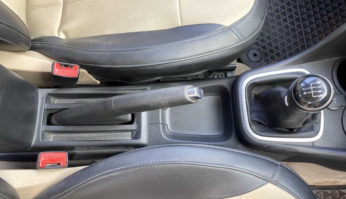 2016 Volkswagen Ameo HIGHLINE1.2L, Petrol, Manual, 92,128 km, Gear Lever