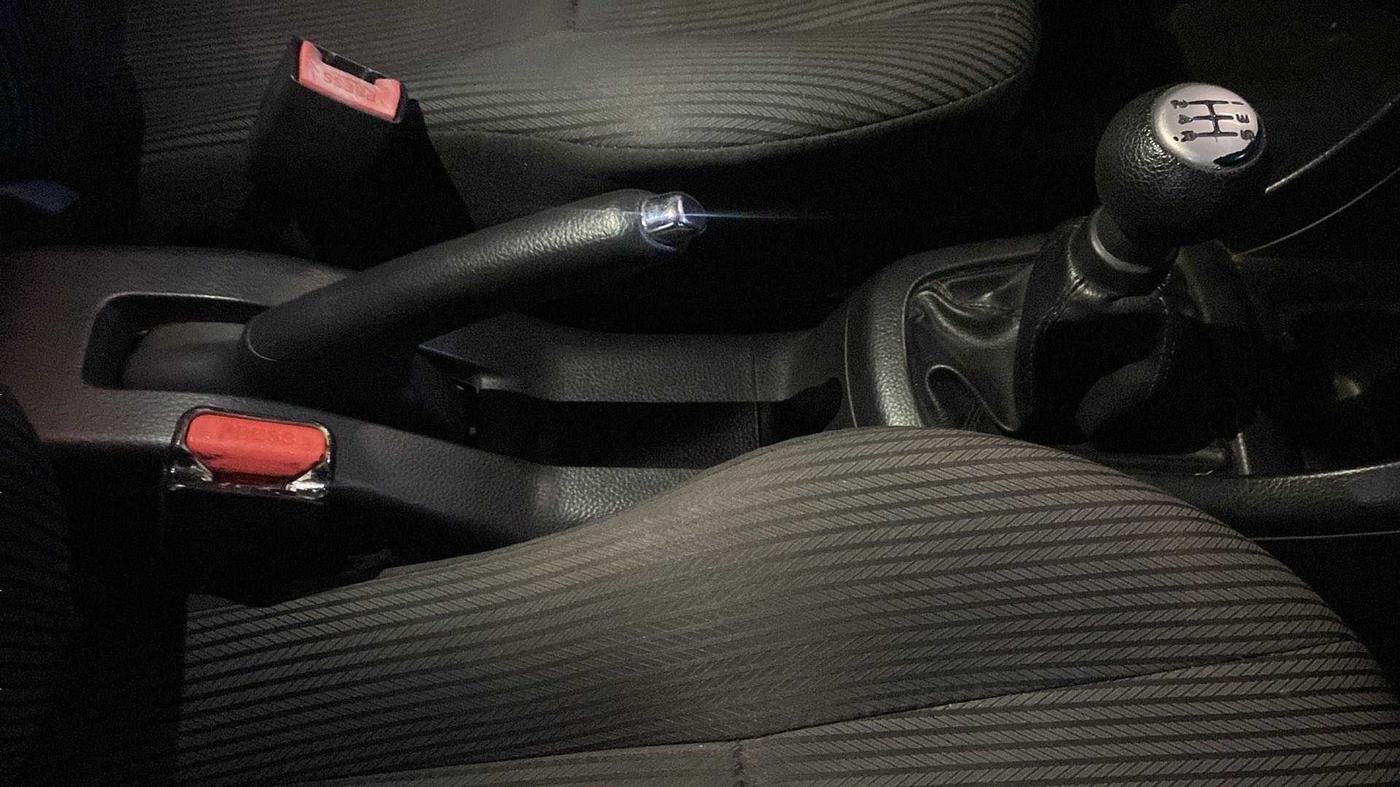 2014 Maruti Swift ZXI, Petrol, Manual, 53,922 km, Gear Lever