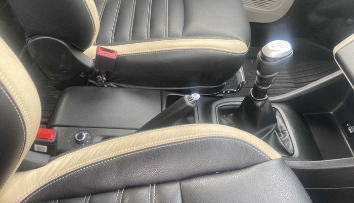 2021 Renault TRIBER RXZ, Petrol, Manual, 10,060 km, Gear Lever