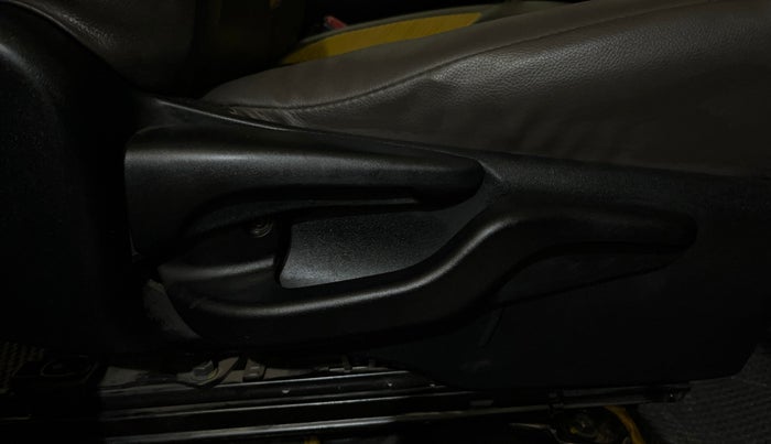 2014 Toyota Etios CROSS 1.5 V, Petrol, Manual, 66,631 km, Driver Side Adjustment Panel