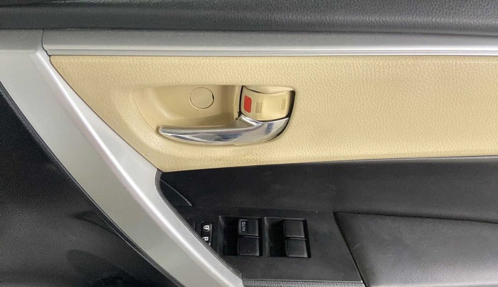 2018 Toyota Corolla Altis GL PETROL, Petrol, Manual, 28,054 km, Driver Side Door Panels Control