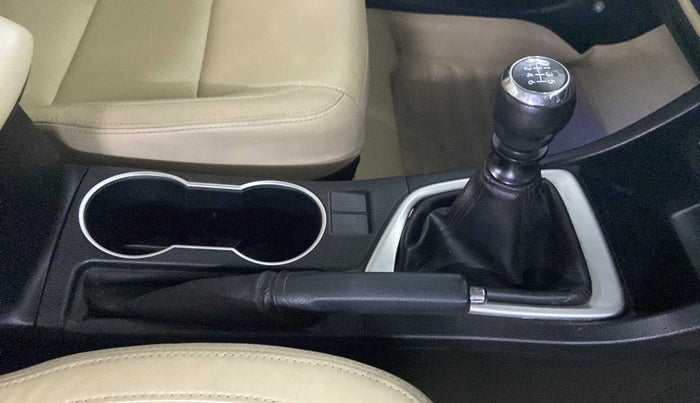 2018 Toyota Corolla Altis GL PETROL, Petrol, Manual, 28,054 km, Gear Lever