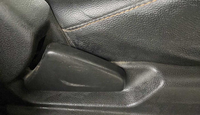 2017 Renault Kwid RXT 1.0 (O), Petrol, Manual, 48,781 km, Driver Side Adjustment Panel